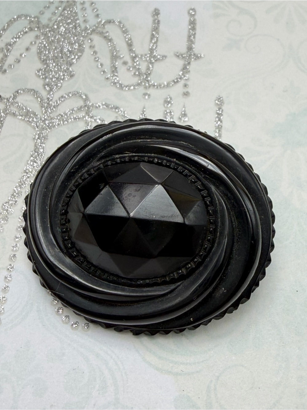 🦃🦃🦃Vintage Black Bakelite Brooch #cz306